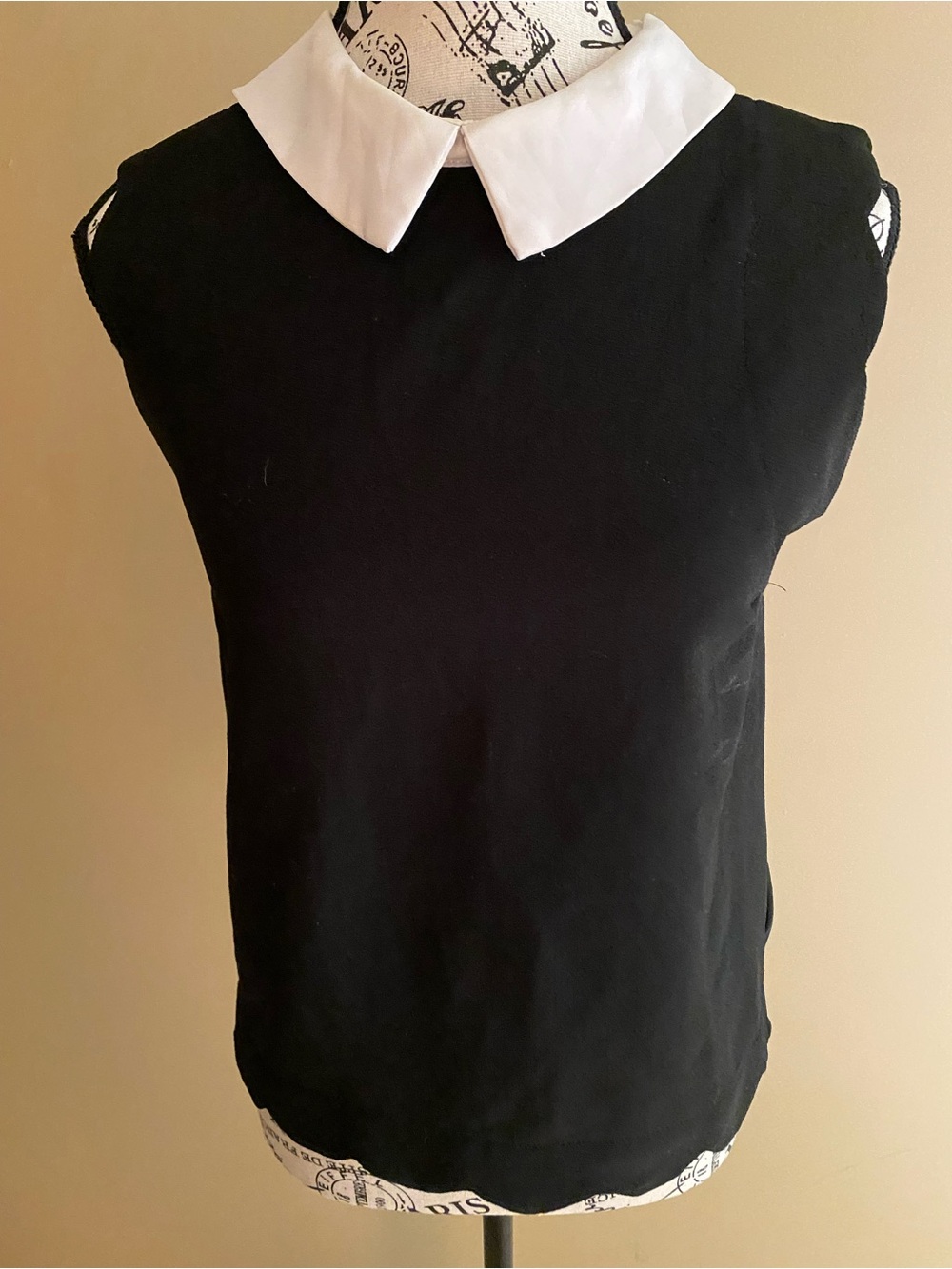 Monteau Black Sleeveless Top with White Collar